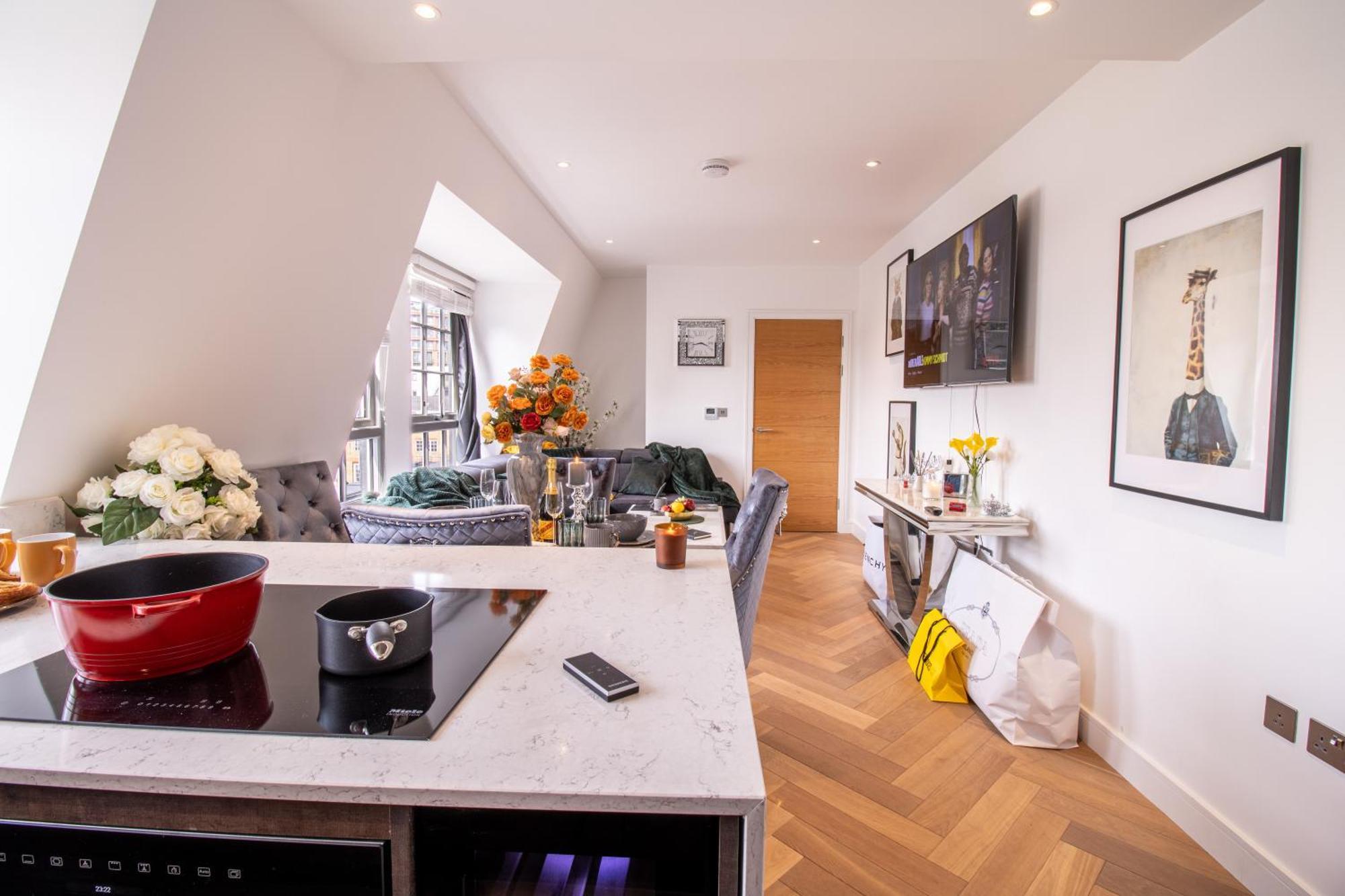 Luxurious 1-Bedroom Penthouse In Marble Arch 71 London Bagian luar foto